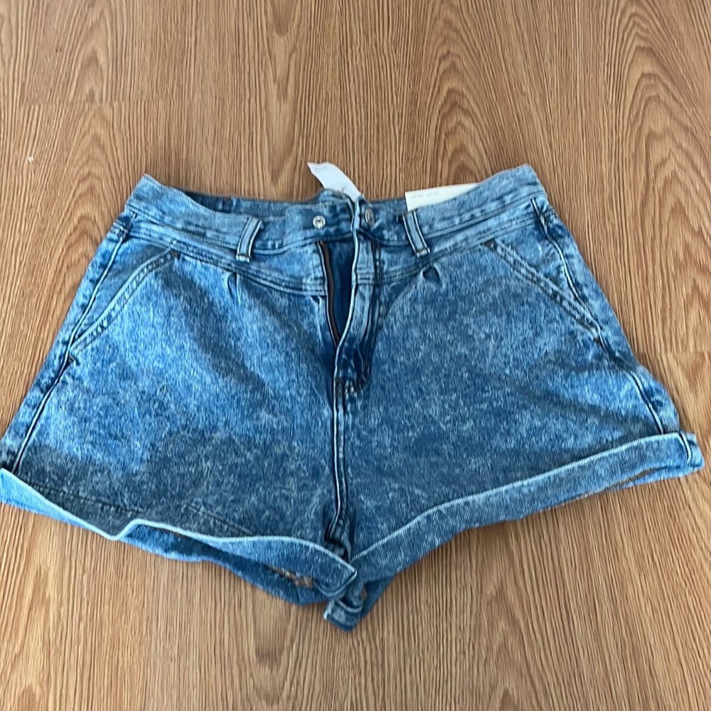NWT American eagle denim mom shorts acid wash rolled cuff size 10